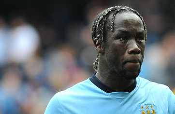 Sao Man City tranh thủ du lịch cùng vợ trước khi sang Việt Nam